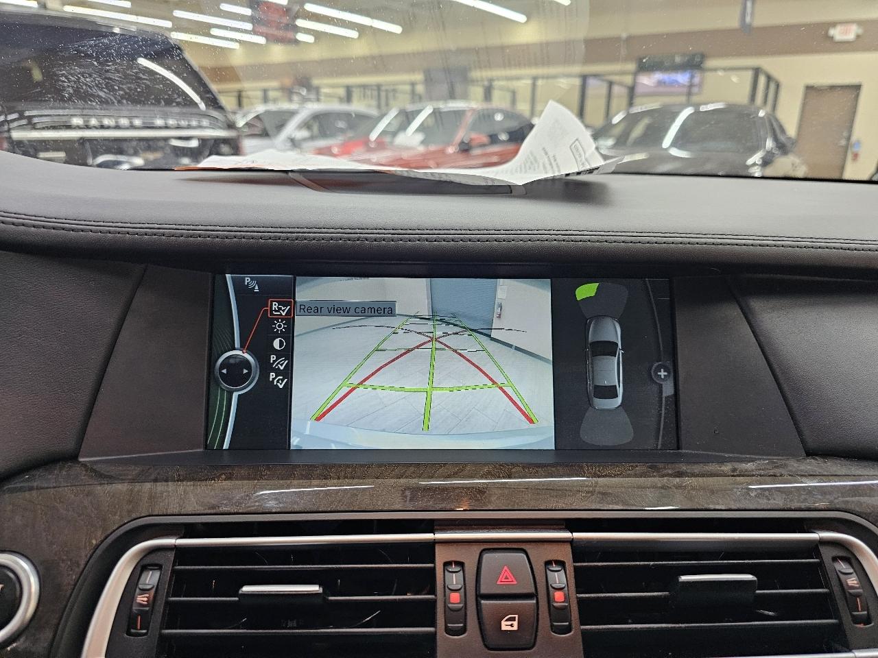 BMW 7-Series 750i xDrive Sedan 2012