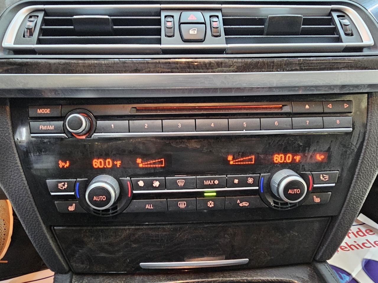 BMW 7-Series 750i xDrive Sedan 2012