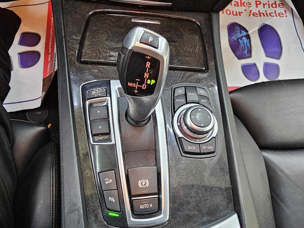 BMW 7-Series 750i xDrive Sedan 2012