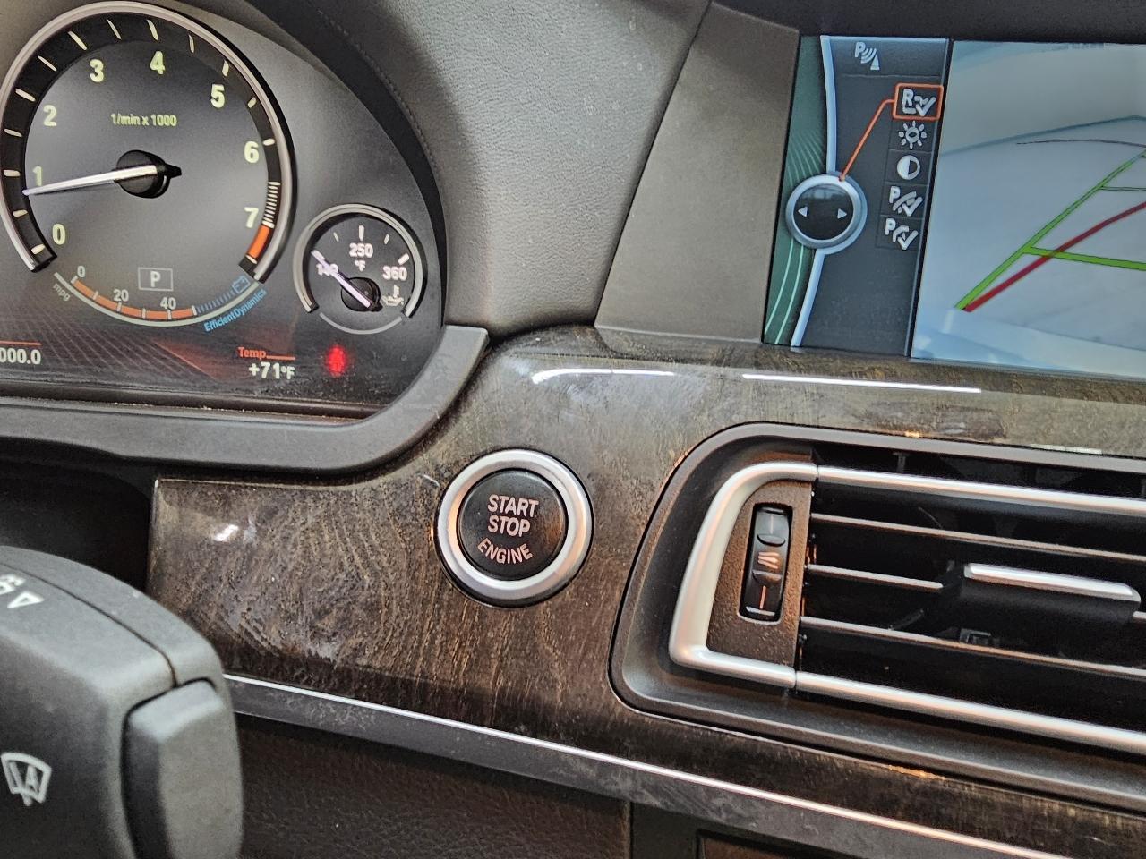 BMW 7-Series 750i xDrive Sedan 2012