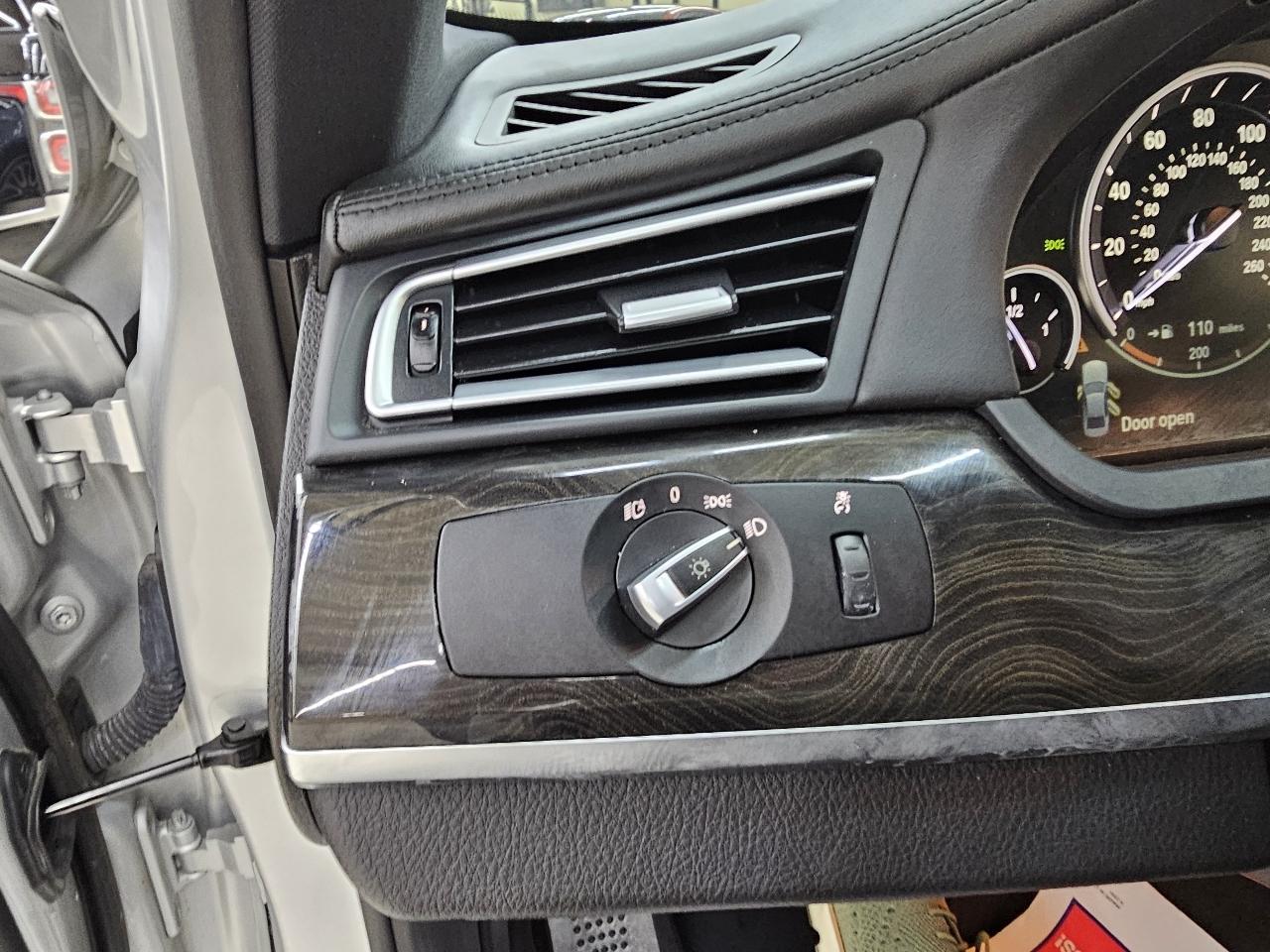 BMW 7-Series 750i xDrive Sedan 2012