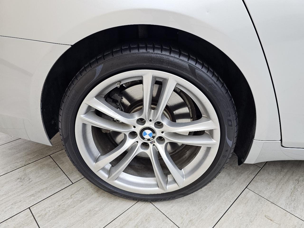 BMW 7-Series 750i xDrive Sedan 2012