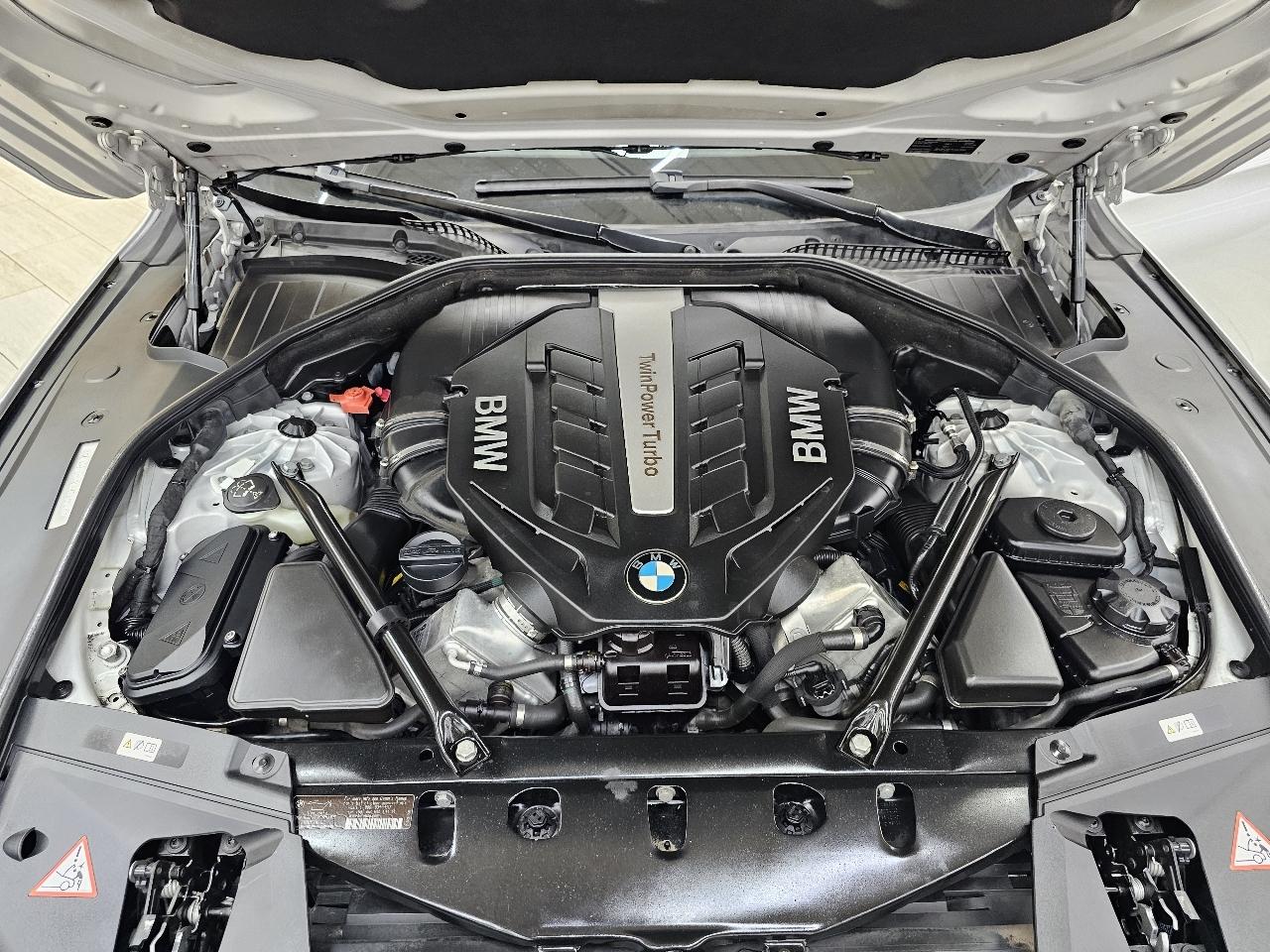 BMW 7-Series 750i xDrive Sedan 2012