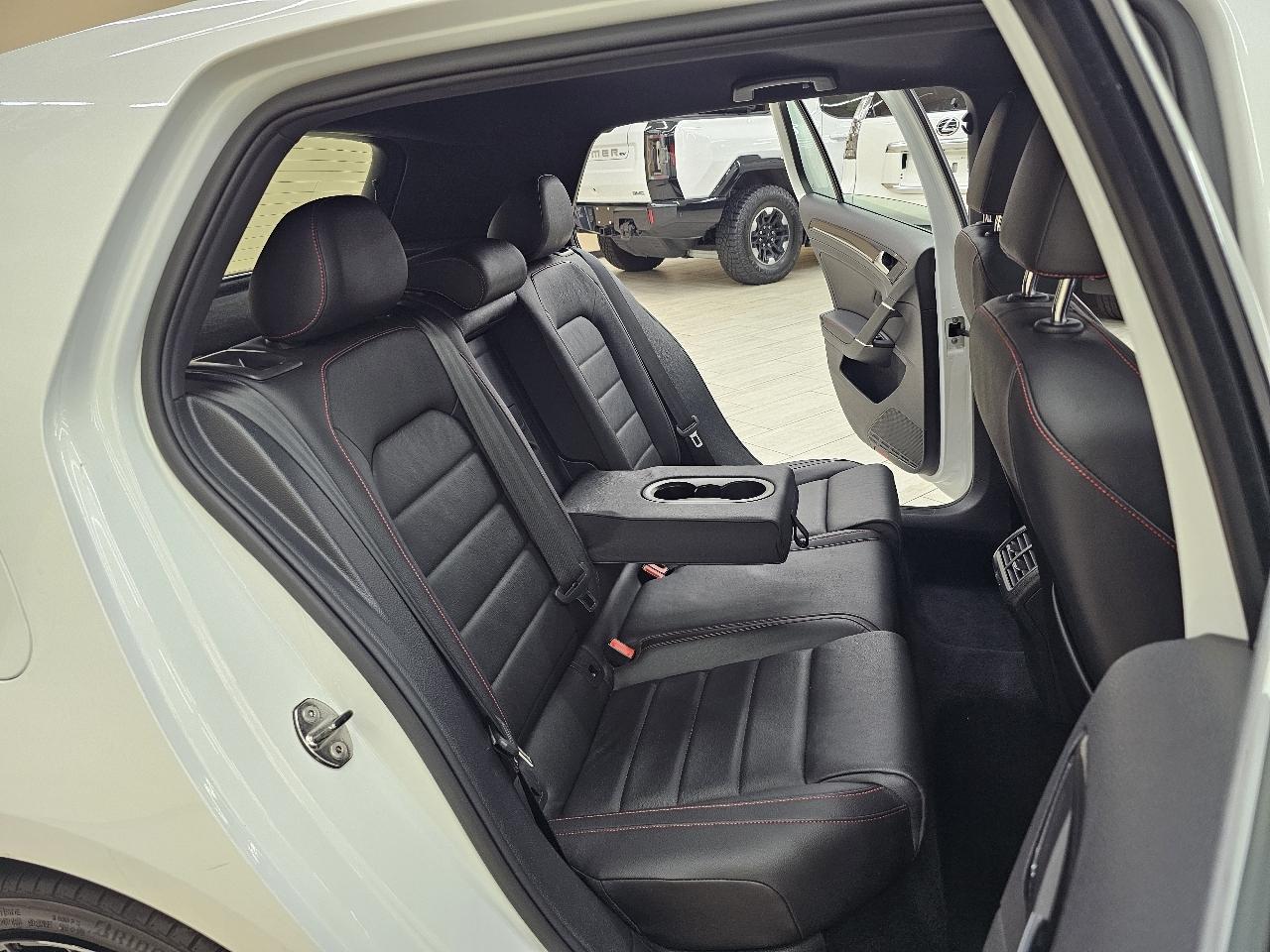 Volkswagen Golf GTI SE 6M 4-Door 2017