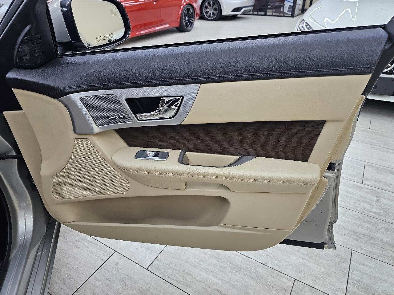 Jaguar XF-Series XF 2.0L I4T 2013