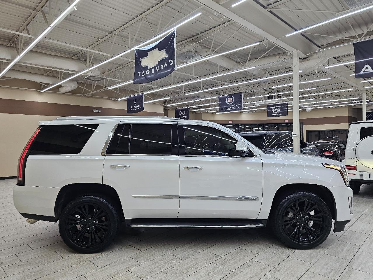 Cadillac Escalade Luxury 2WD 2016