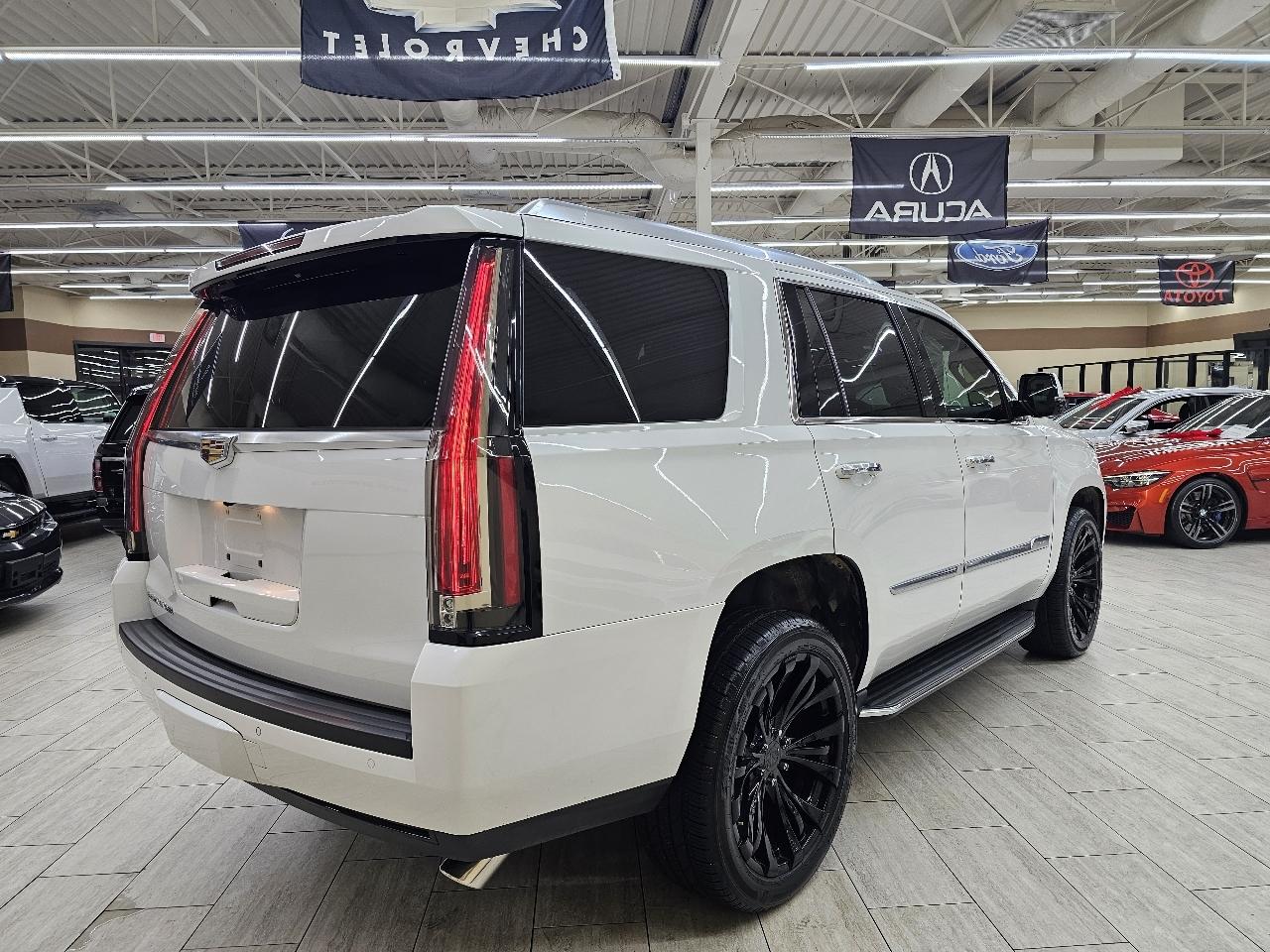 Cadillac Escalade Luxury 2WD 2016