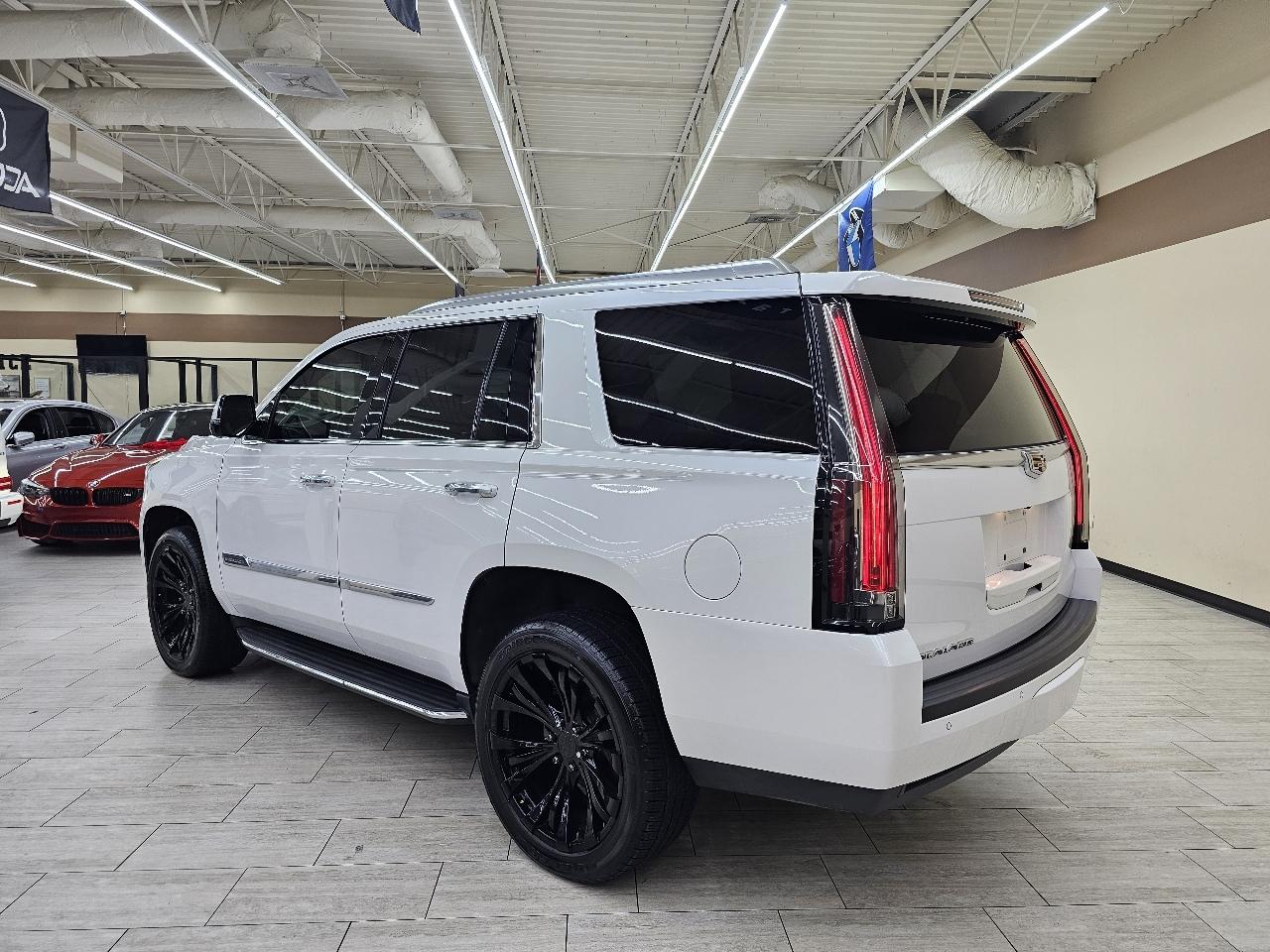 Cadillac Escalade Luxury 2WD 2016
