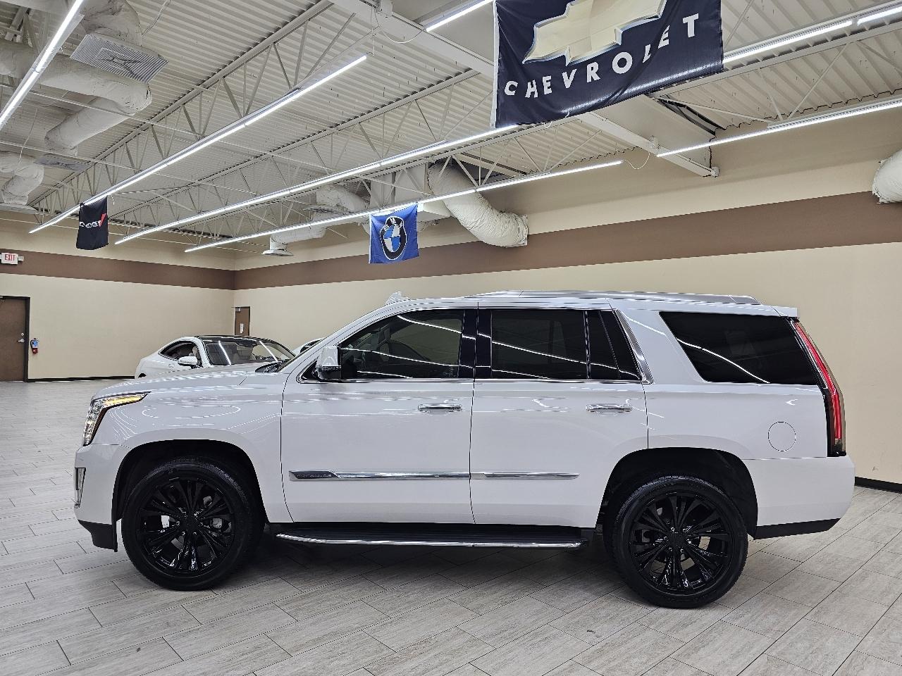 Cadillac Escalade Luxury 2WD 2016