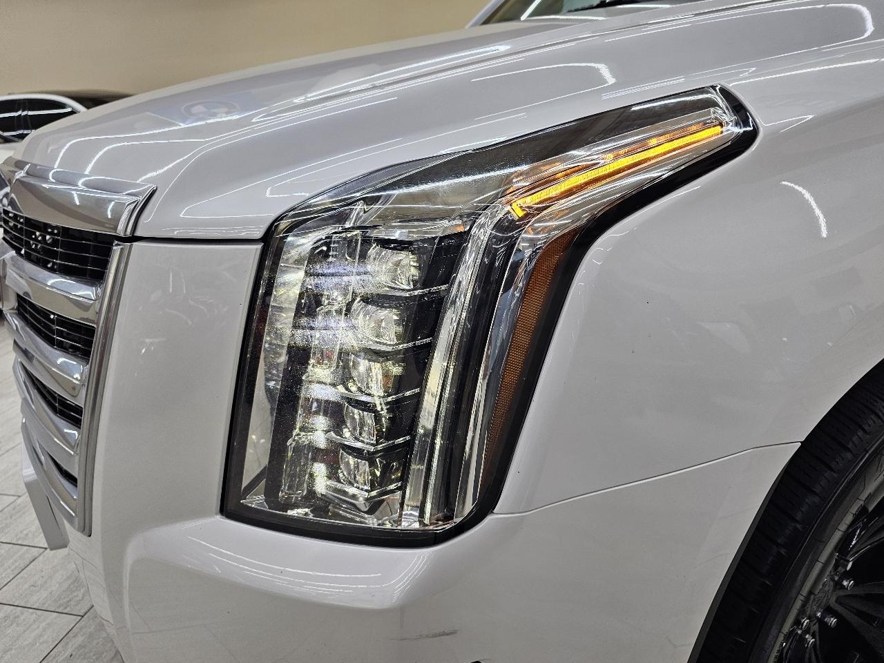 Cadillac Escalade Luxury 2WD 2016