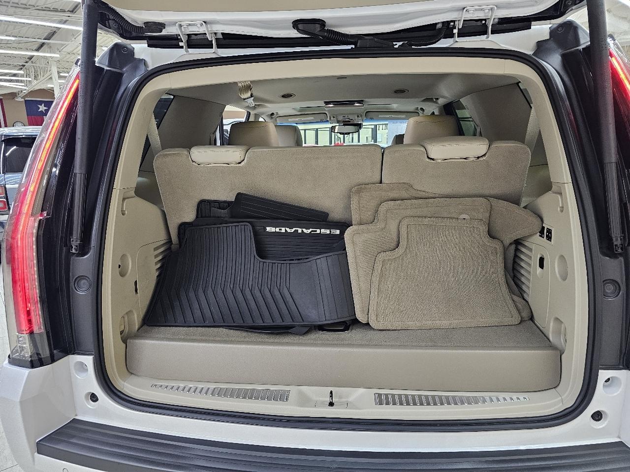 Cadillac Escalade Luxury 2WD 2016