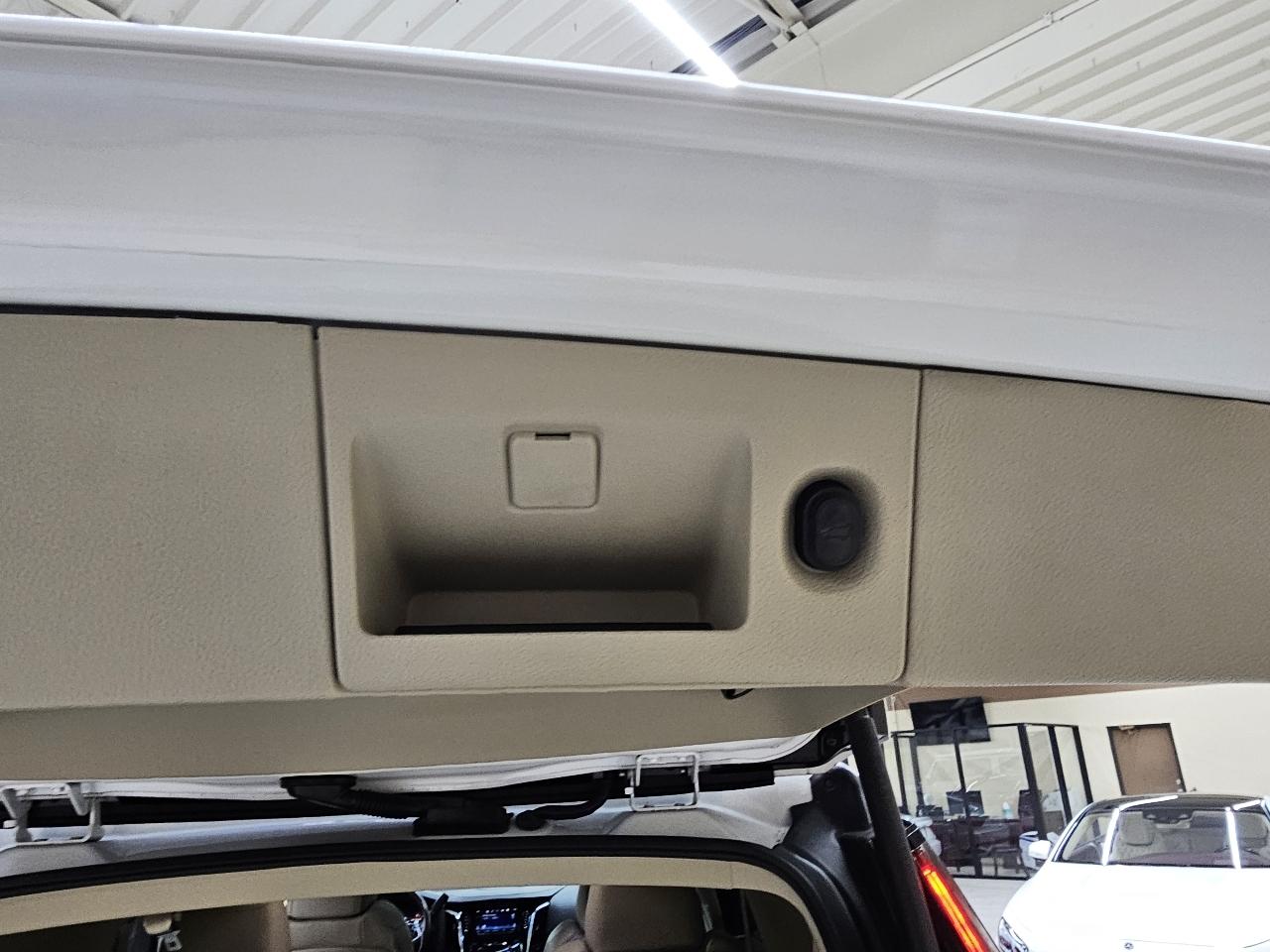 Cadillac Escalade Luxury 2WD 2016