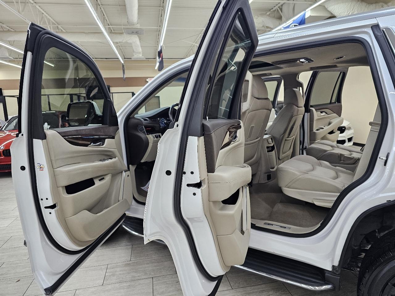 Cadillac Escalade Luxury 2WD 2016