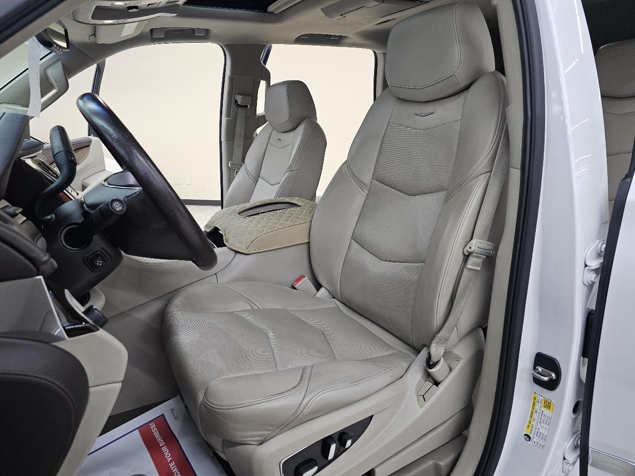 Cadillac Escalade Luxury 2WD 2016