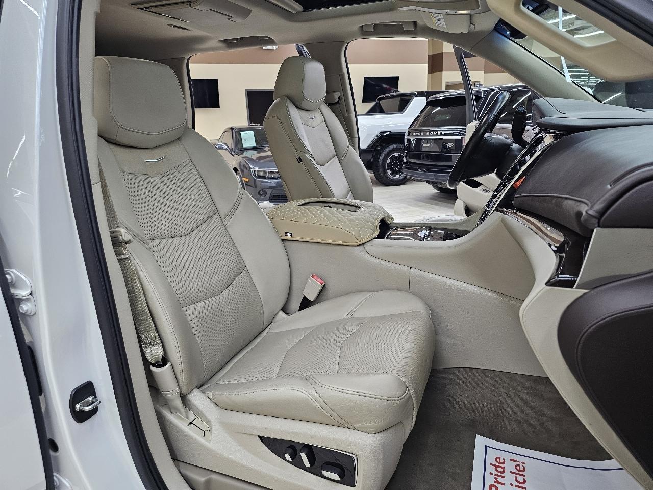 Cadillac Escalade Luxury 2WD 2016