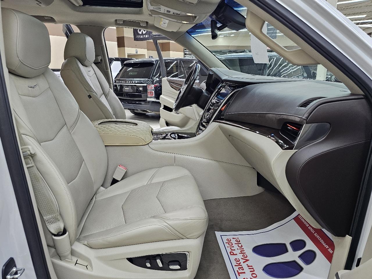 Cadillac Escalade Luxury 2WD 2016