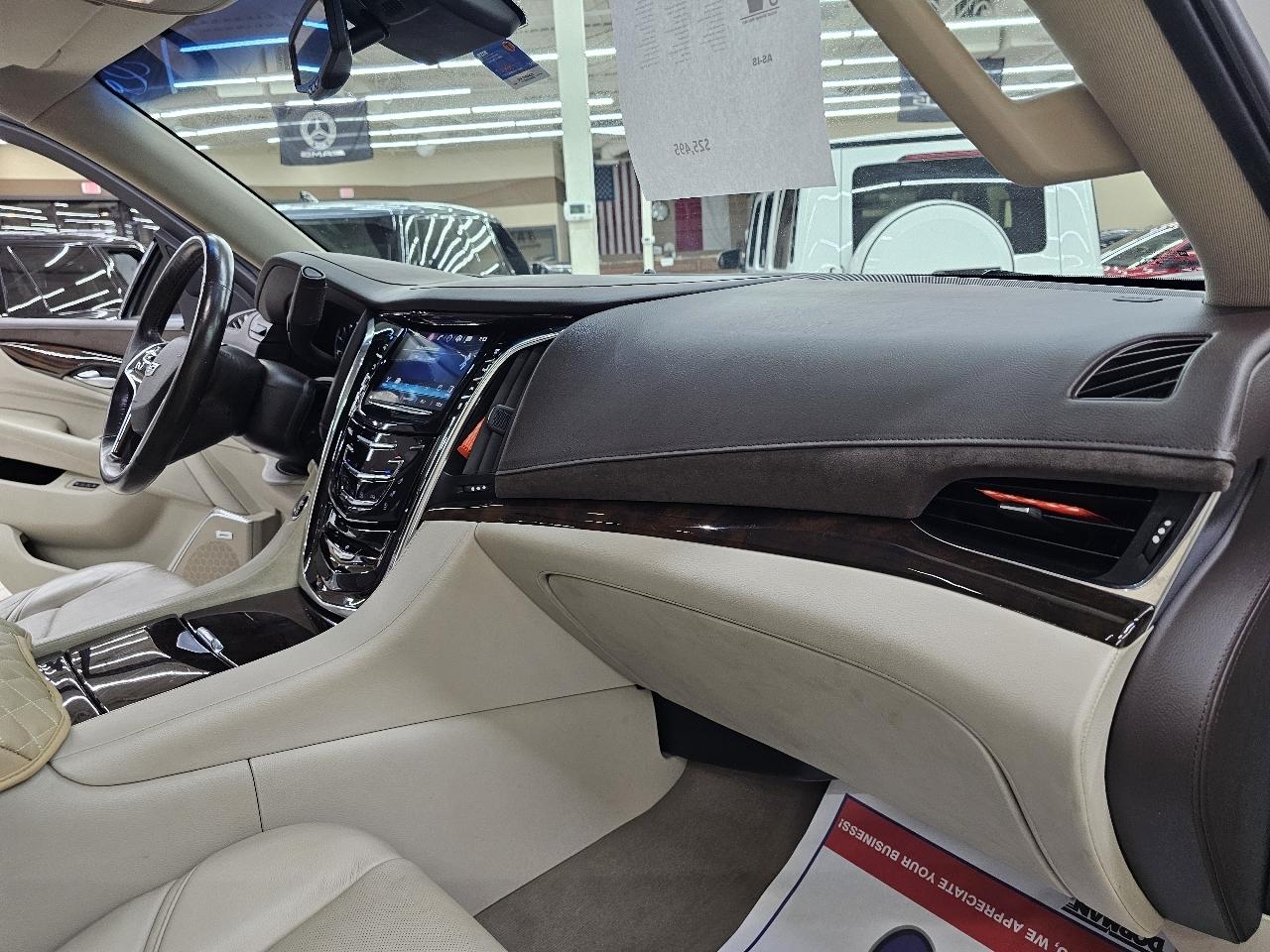 Cadillac Escalade Luxury 2WD 2016