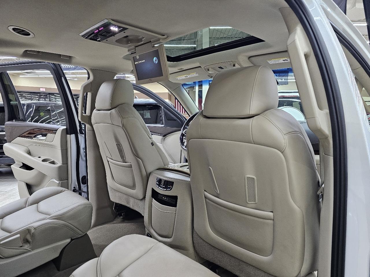 Cadillac Escalade Luxury 2WD 2016