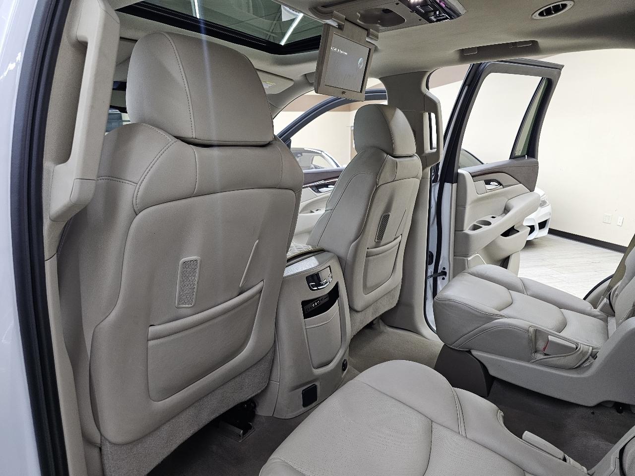 Cadillac Escalade Luxury 2WD 2016