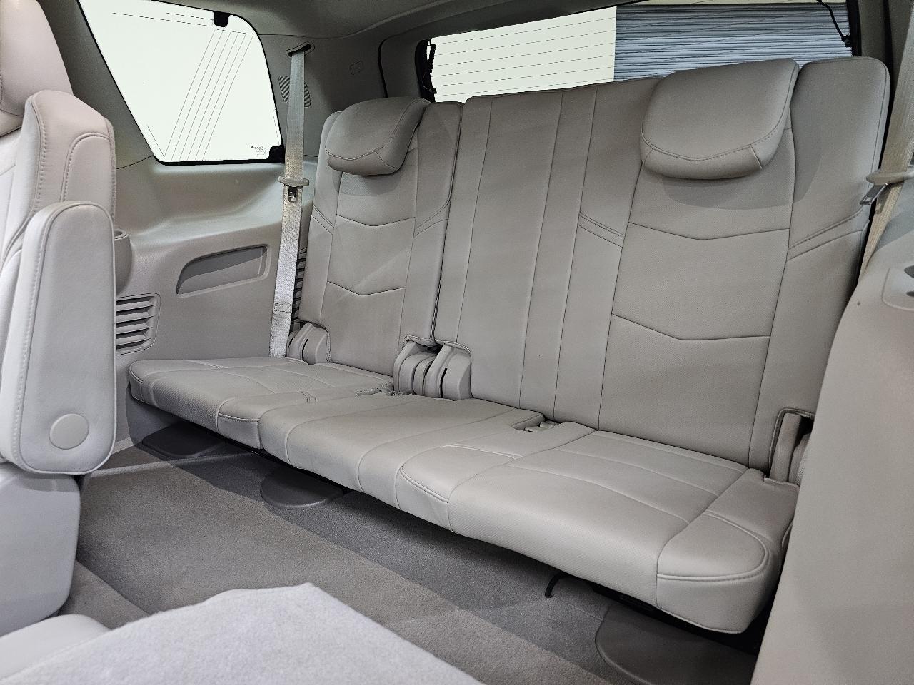 Cadillac Escalade Luxury 2WD 2016