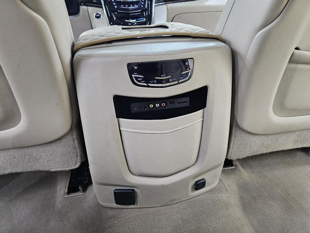 Cadillac Escalade Luxury 2WD 2016