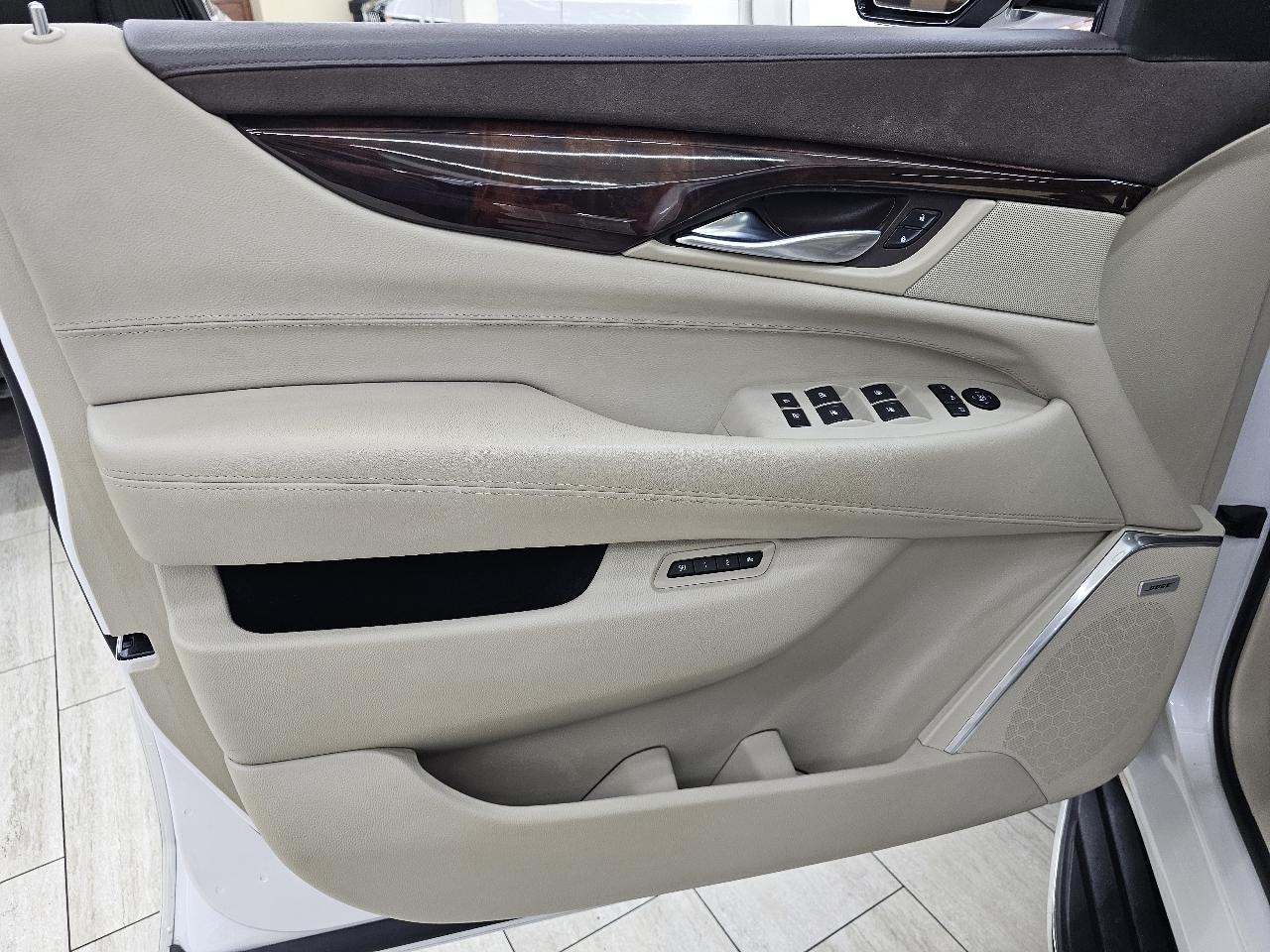 Cadillac Escalade Luxury 2WD 2016