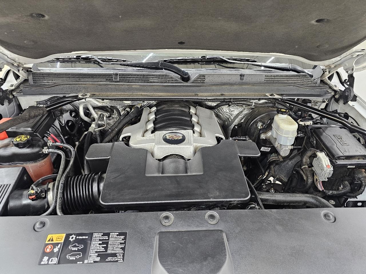 Cadillac Escalade Luxury 2WD 2016