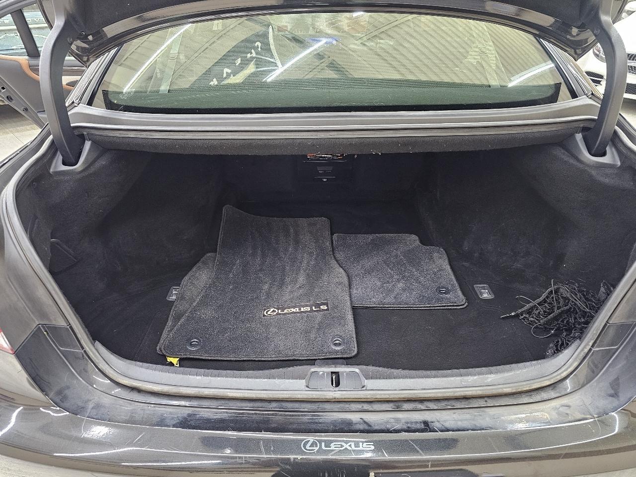 Lexus LS 460 RWD 2017