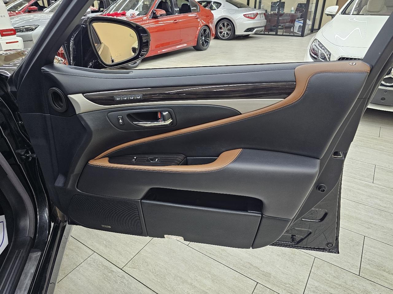 Lexus LS 460 RWD 2017