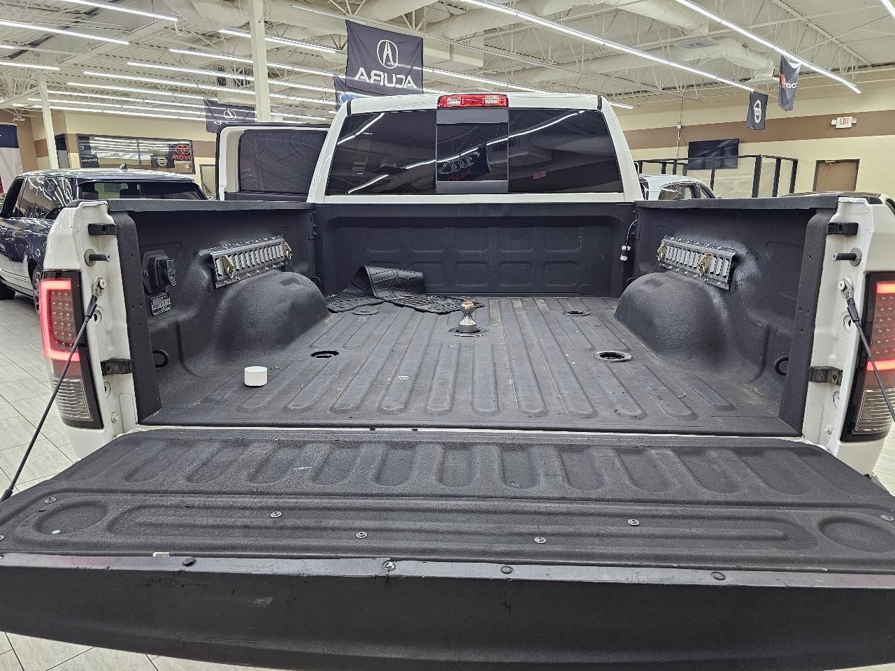 RAM 2500 Laramie Mega Cab 4WD 2016