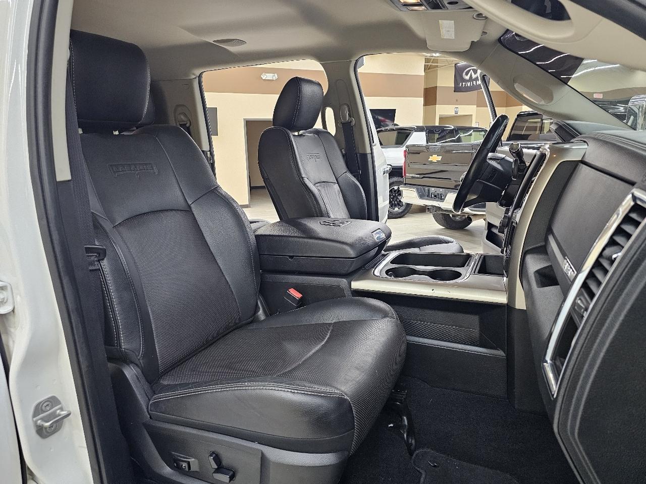 RAM 2500 Laramie Mega Cab 4WD 2016