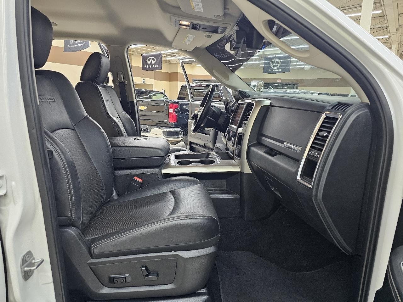 RAM 2500 Laramie Mega Cab 4WD 2016