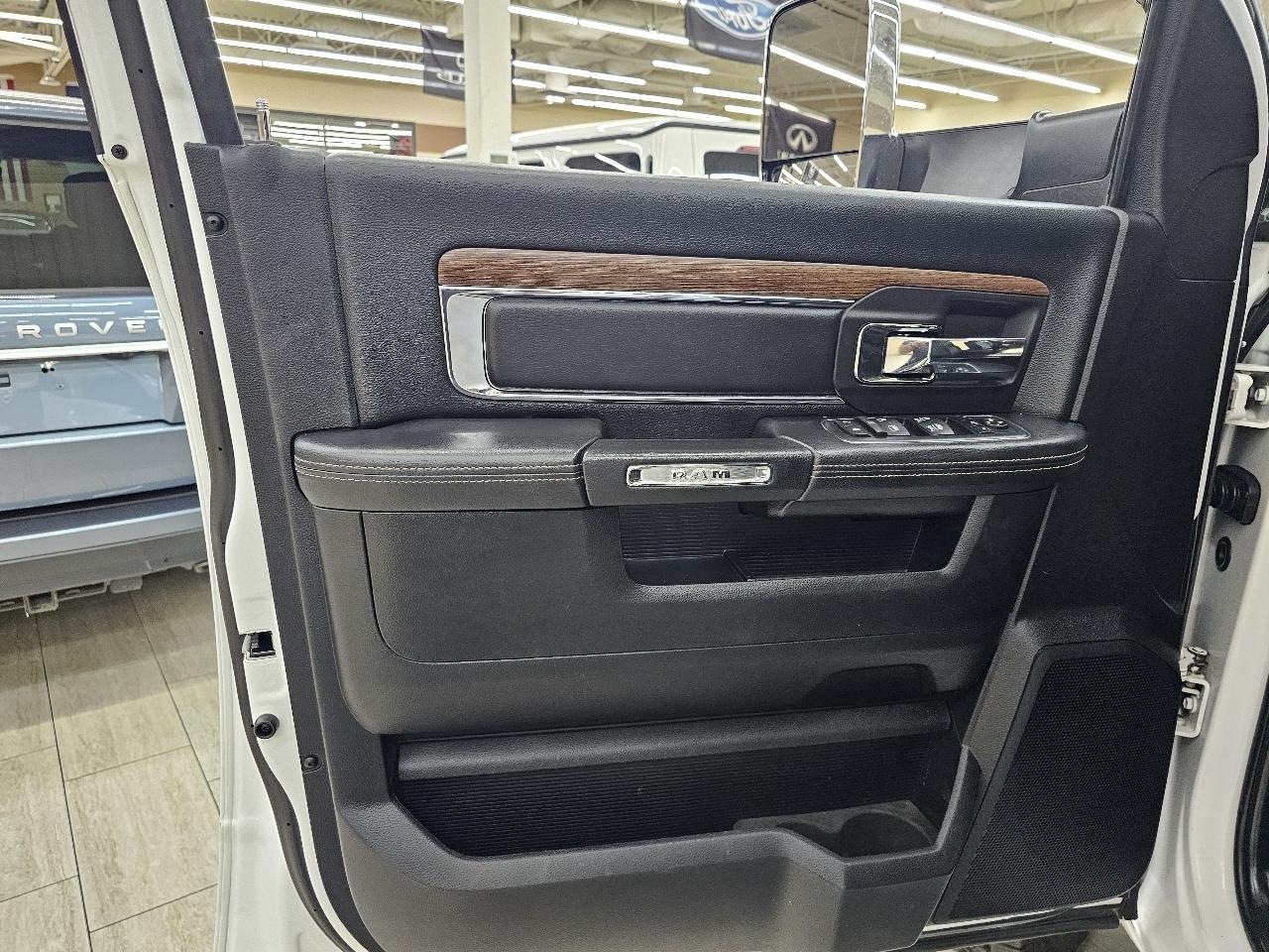 RAM 2500 Laramie Mega Cab 4WD 2016