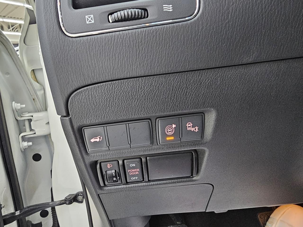 Nissan Armada Platinum 2WD 2017