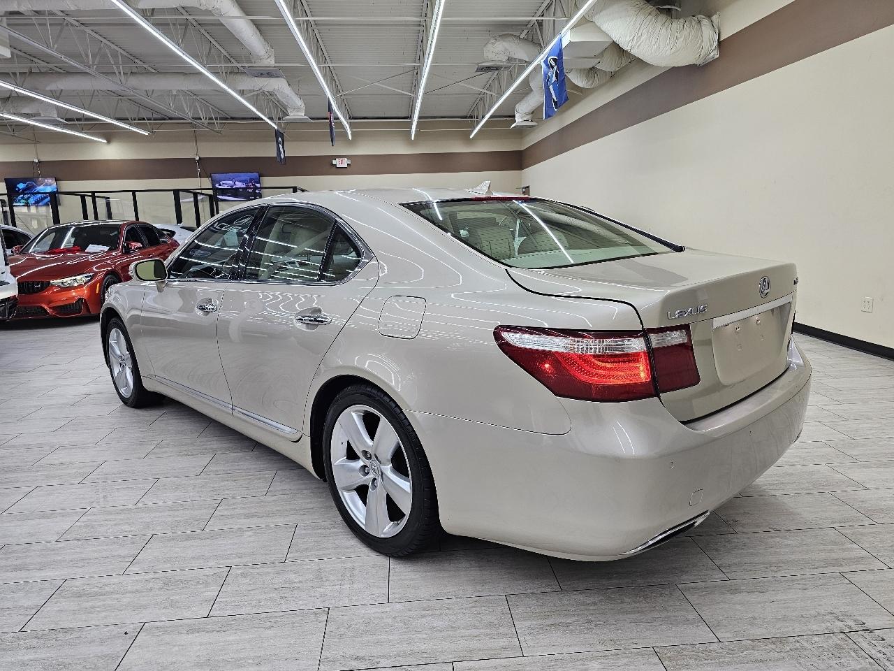 Lexus LS 460 Luxury Sedan 2010
