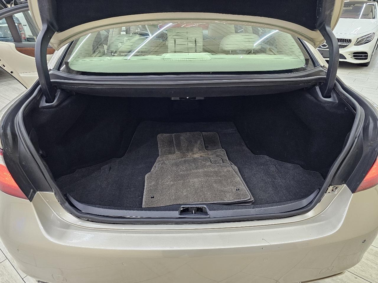 Lexus LS 460 Luxury Sedan 2010