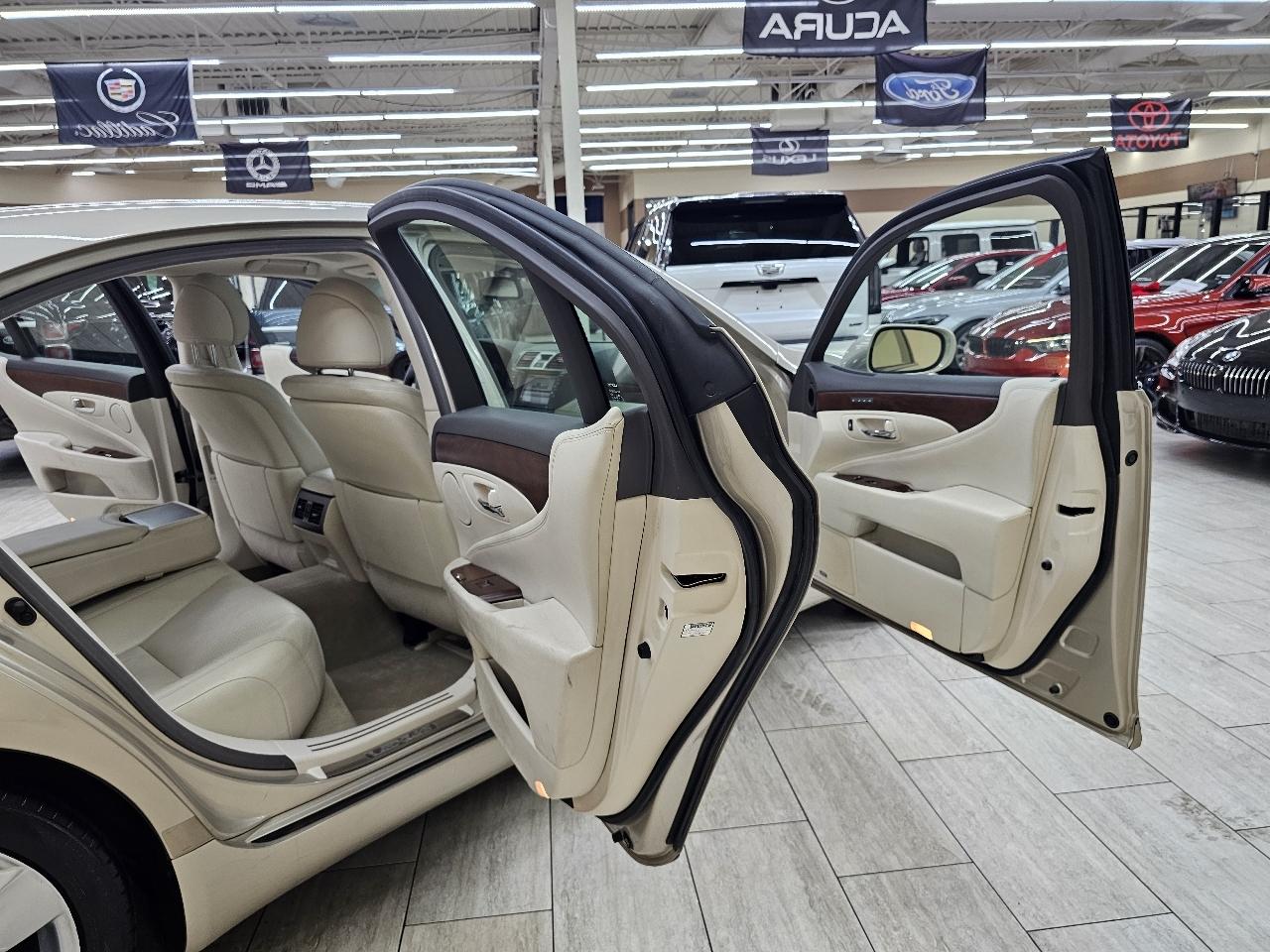 Lexus LS 460 Luxury Sedan 2010