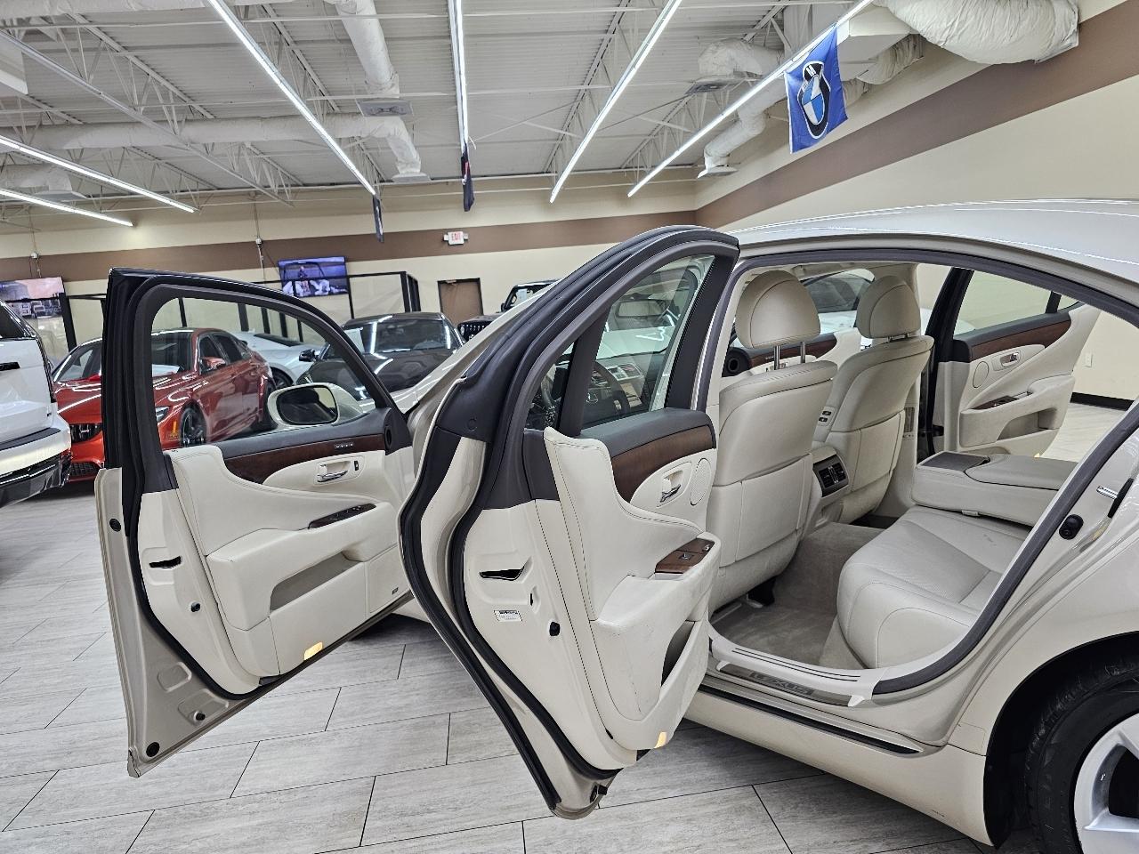 Lexus LS 460 Luxury Sedan 2010