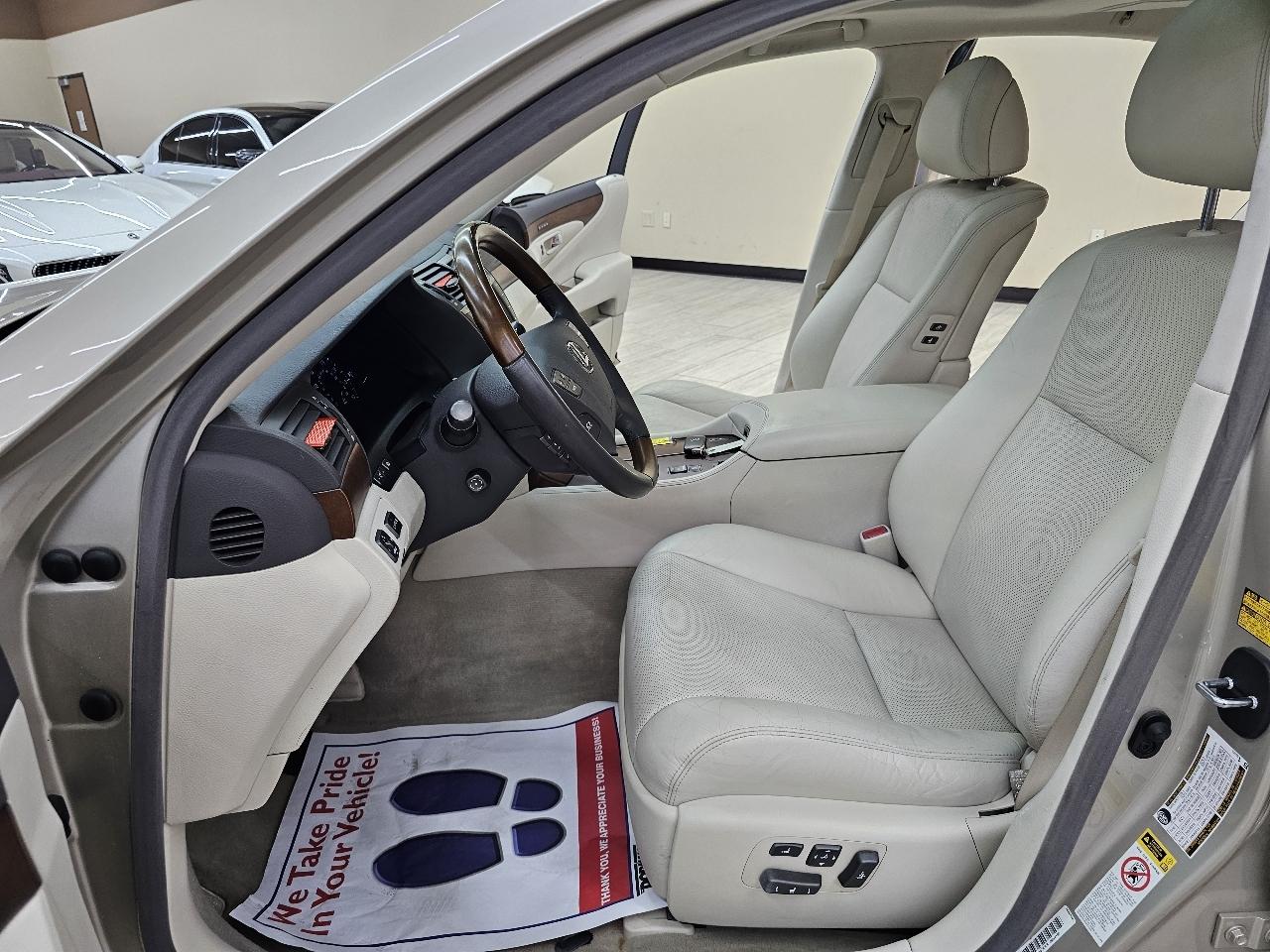 Lexus LS 460 Luxury Sedan 2010
