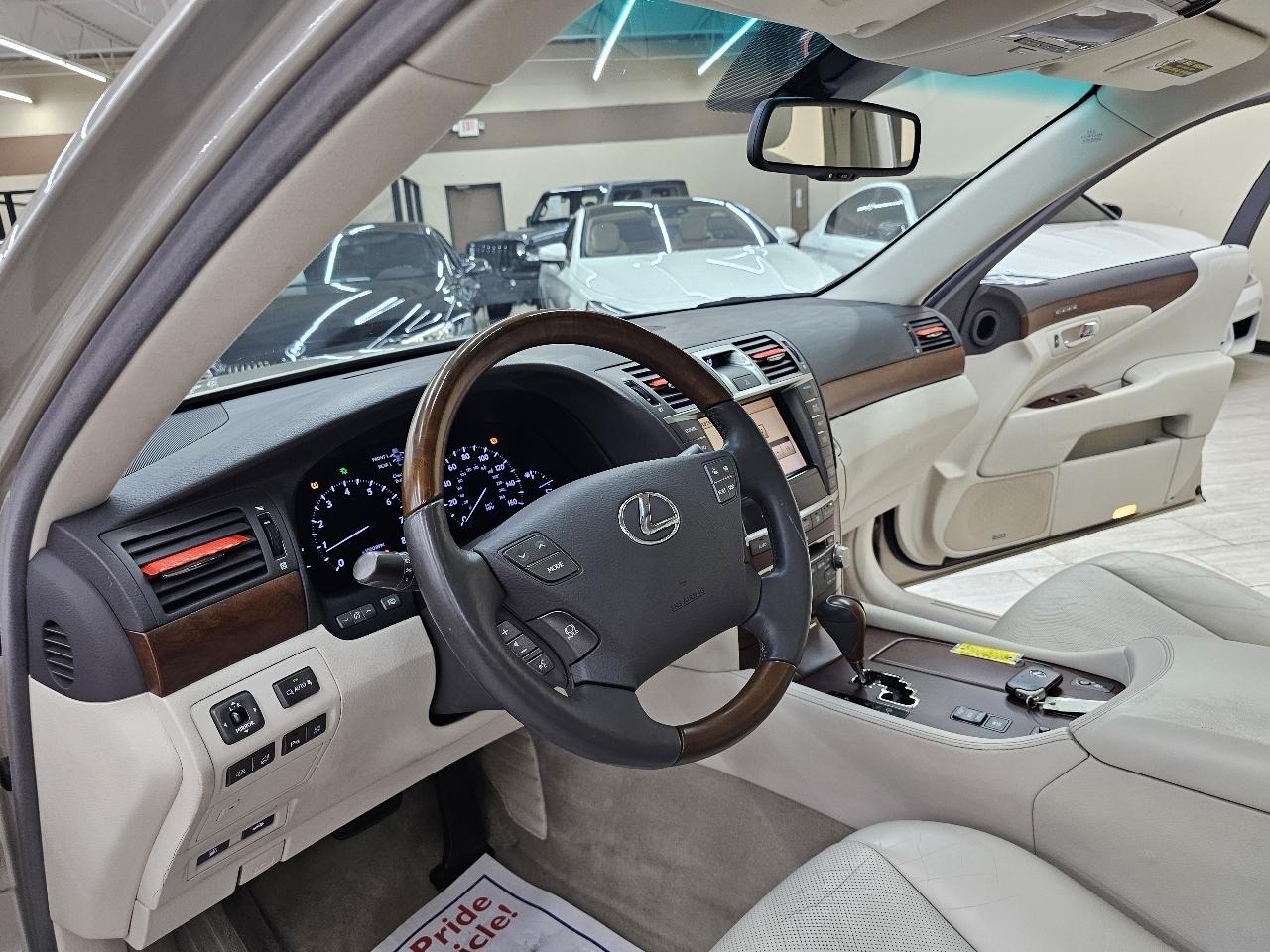Lexus LS 460 Luxury Sedan 2010