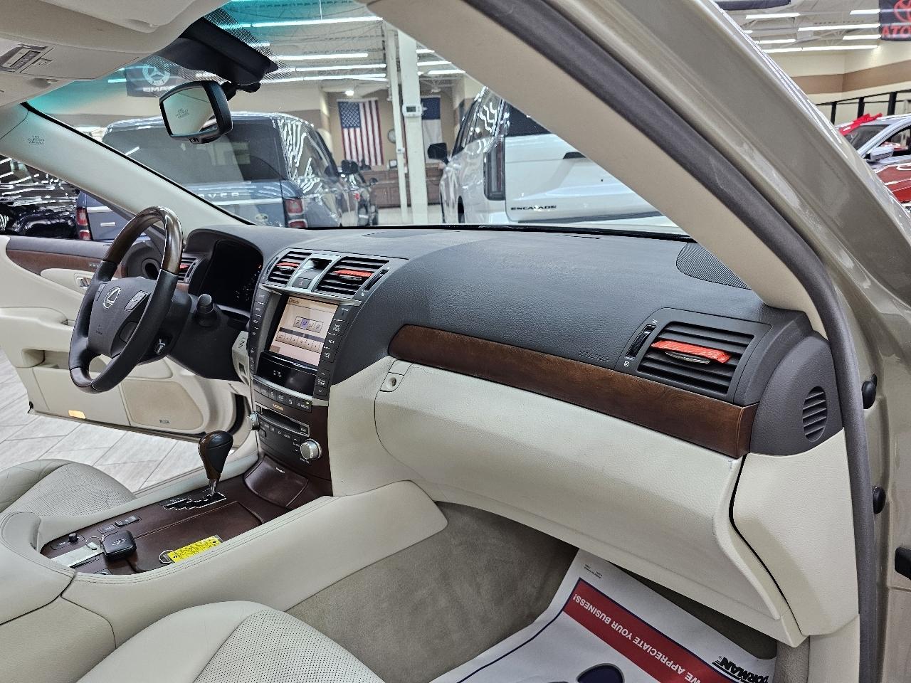 Lexus LS 460 Luxury Sedan 2010