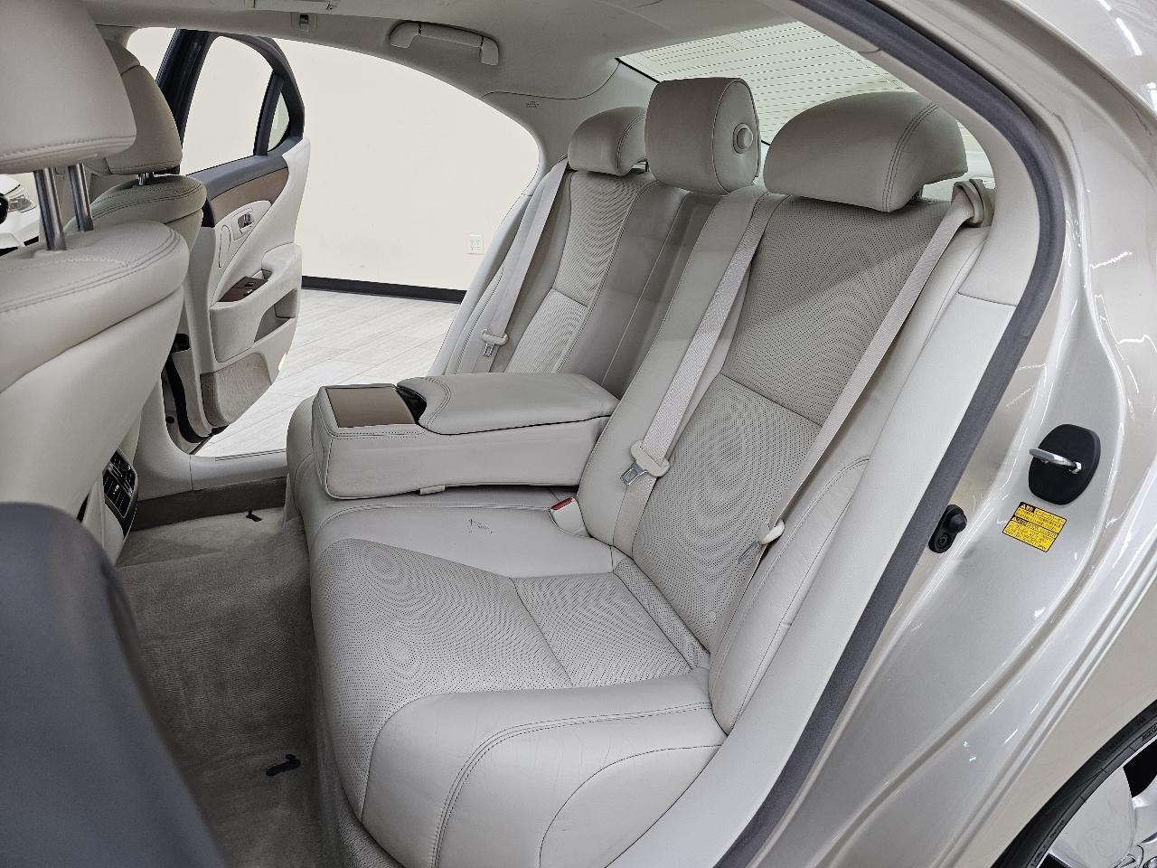 Lexus LS 460 Luxury Sedan 2010