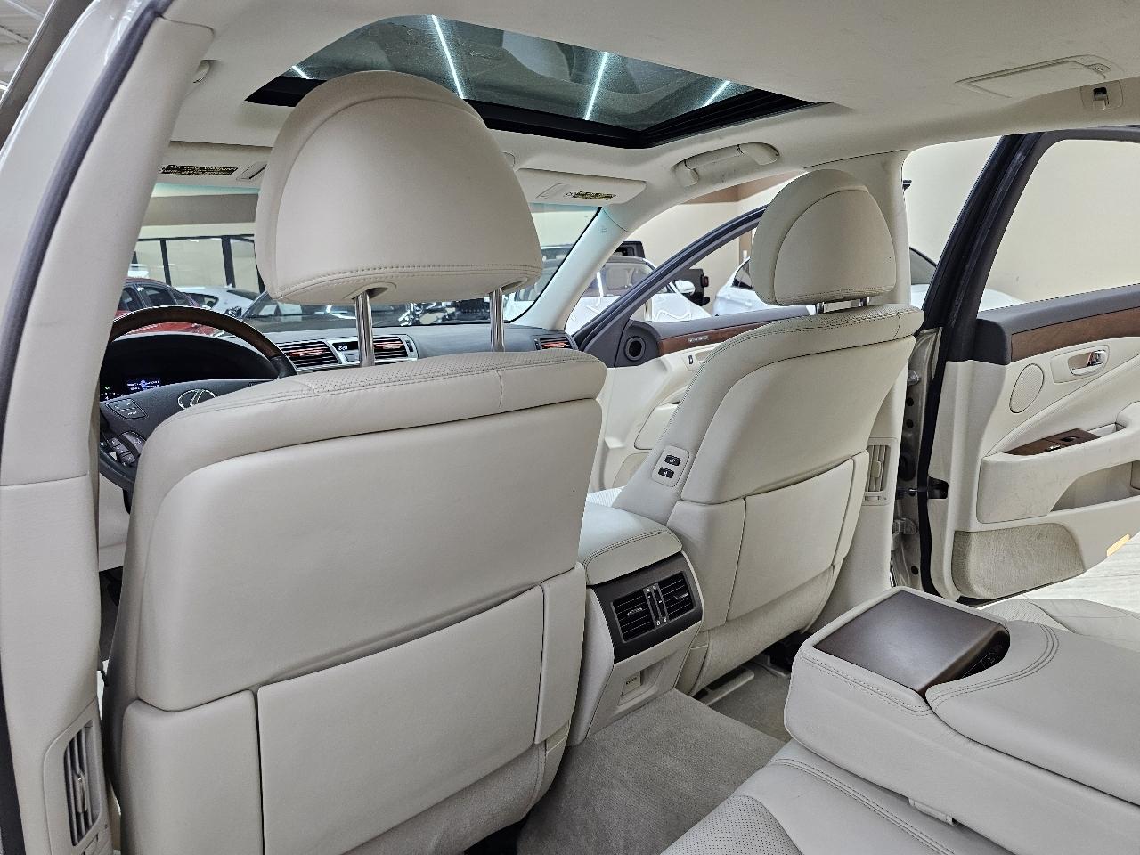 Lexus LS 460 Luxury Sedan 2010