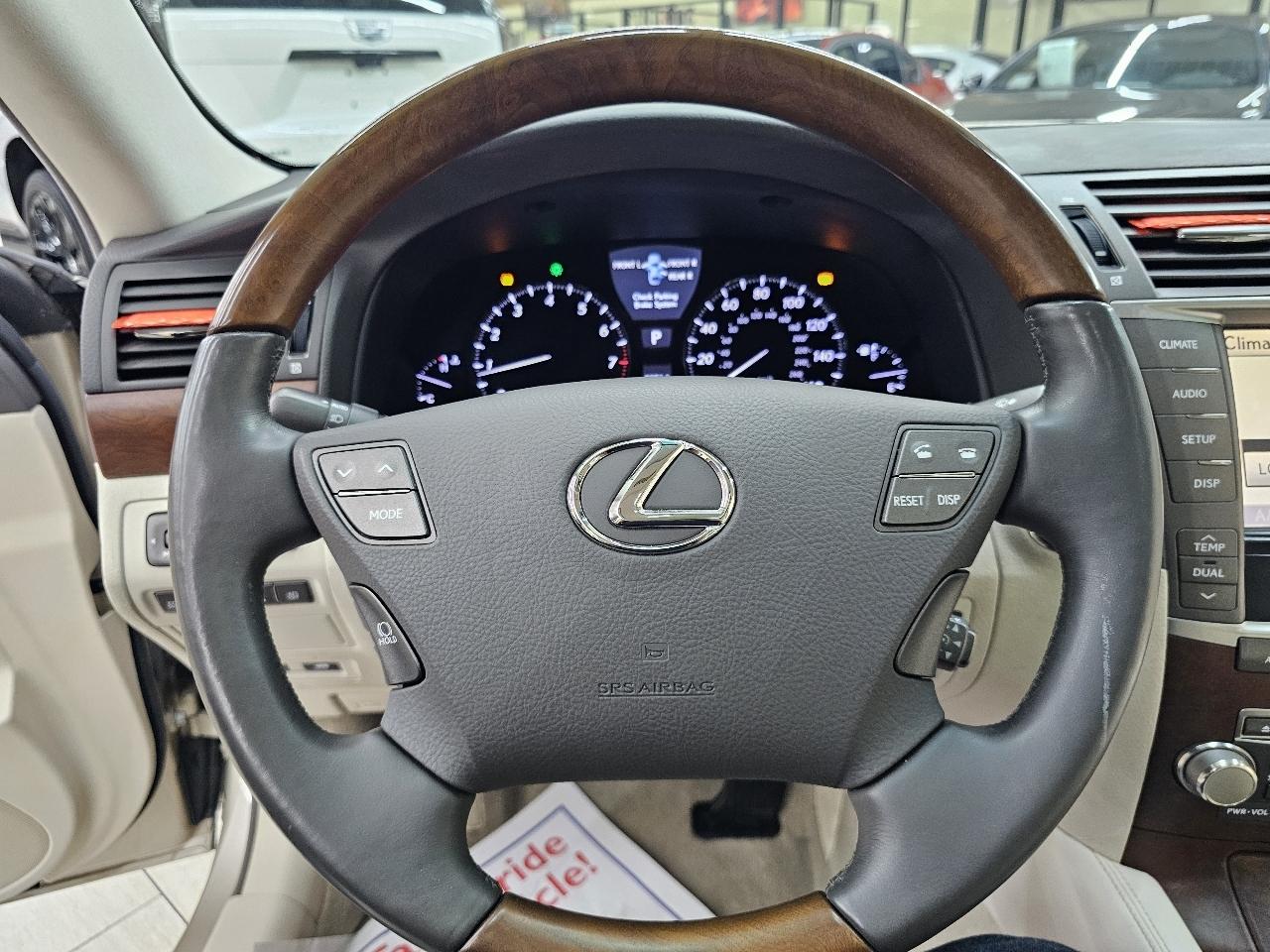 Lexus LS 460 Luxury Sedan 2010