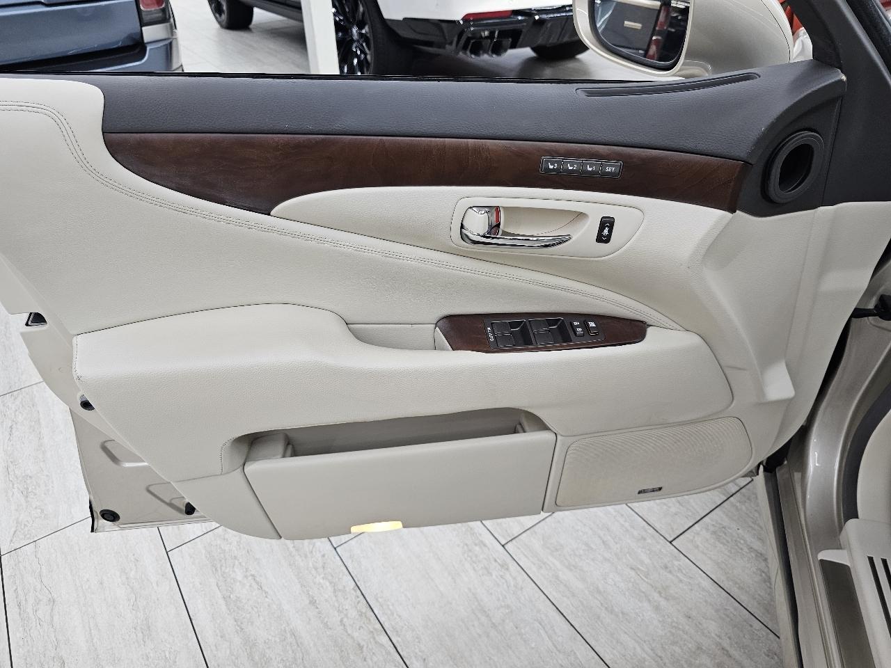 Lexus LS 460 Luxury Sedan 2010