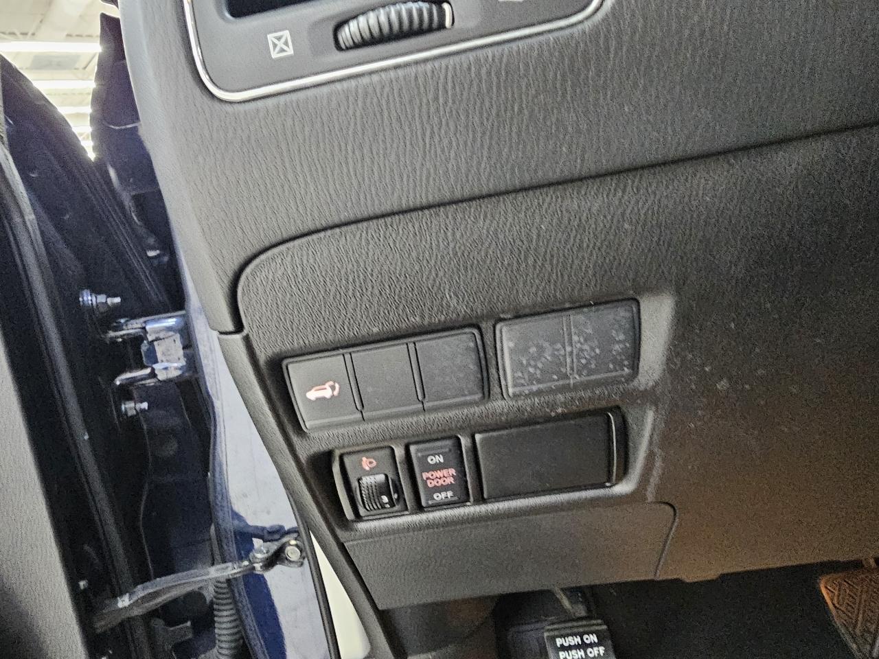 Nissan Armada Platinum 2WD 2017