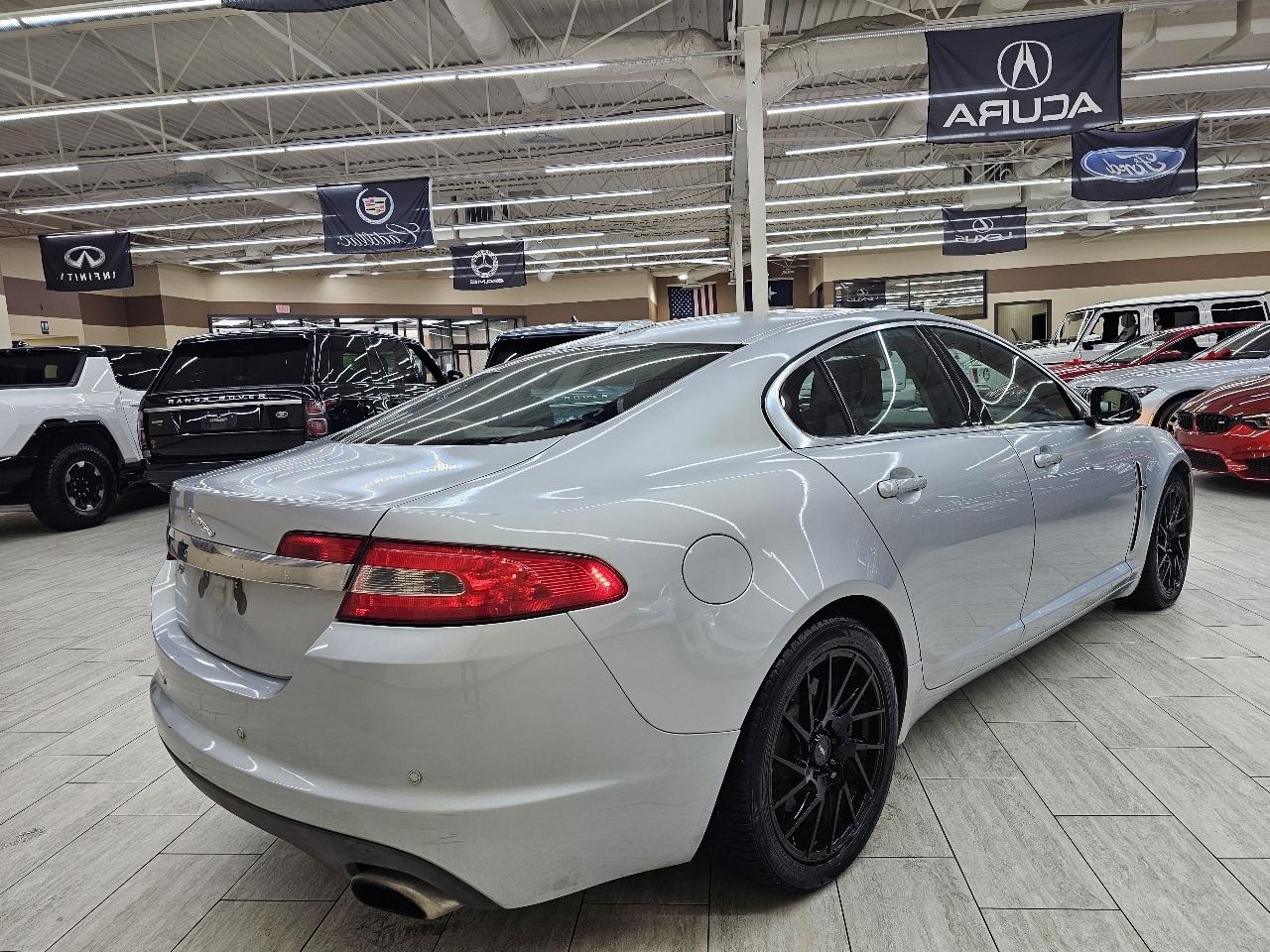 Jaguar XF-Series XF 2011