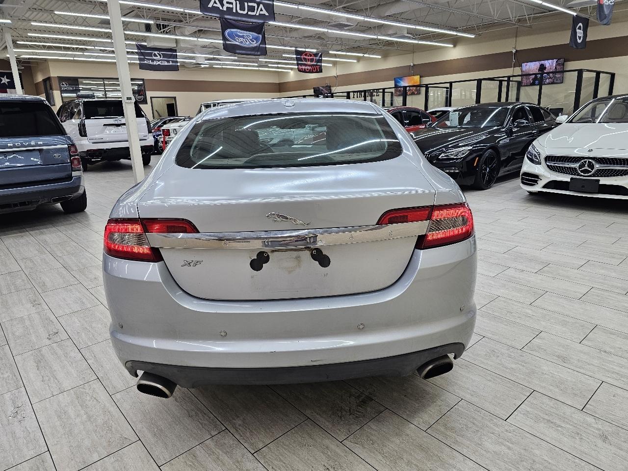 Jaguar XF-Series XF 2011