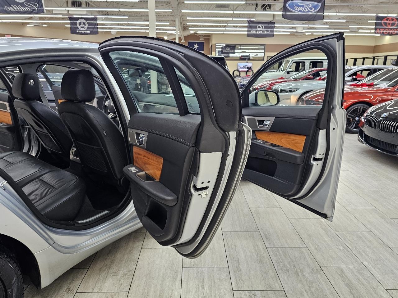 Jaguar XF-Series XF 2011