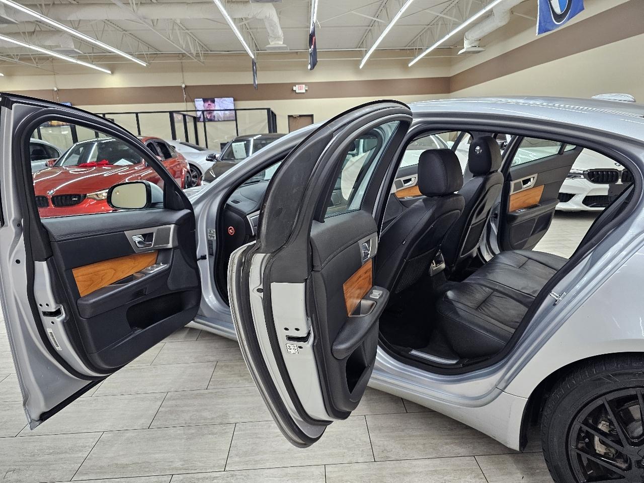 Jaguar XF-Series XF 2011